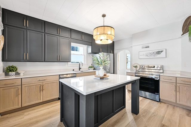 420 E Wilson STREET, Milwaukee, WI 53207