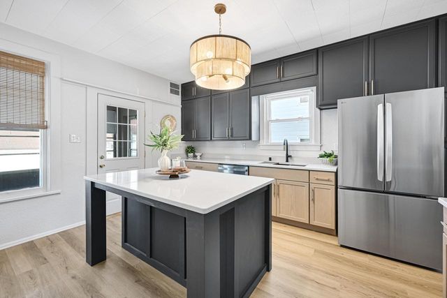 420 E Wilson STREET, Milwaukee, WI 53207