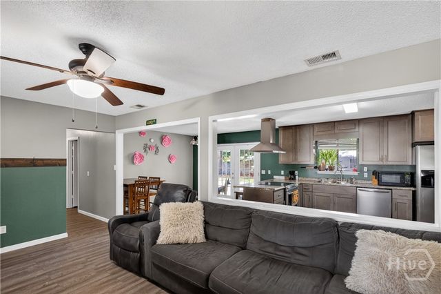 204 Honey Lane Circle, Hinesville, GA 31313