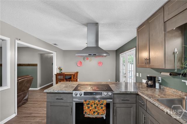 204 Honey Lane Circle, Hinesville, GA 31313