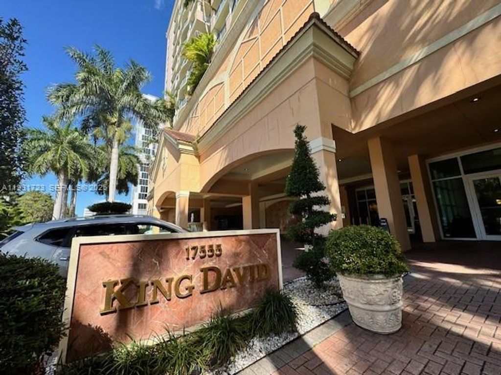 Image 17 of property listing at 17555 Atlantic Blvd 1205, Sunny Isles Beach, FL 33160