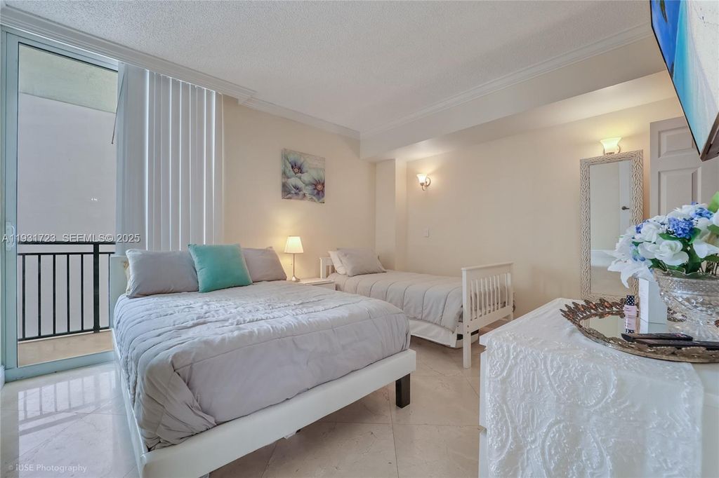 Image 7 of property listing at 17555 Atlantic Blvd 1205, Sunny Isles Beach, FL 33160