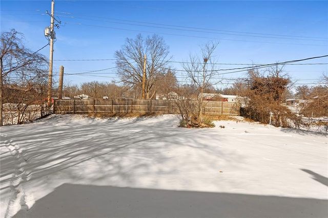 2712 NE 56th Street, Kansas City, MO 64119