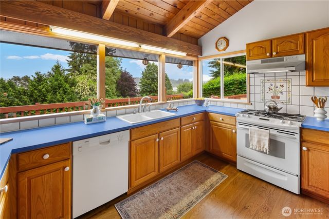 22516 100th Place SW, Vashon, WA 98070