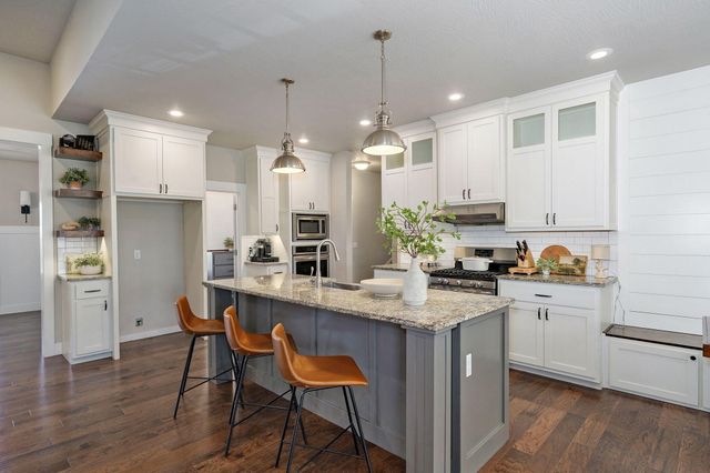 1419 North Rich Hill Circle, Nixa, MO 65714