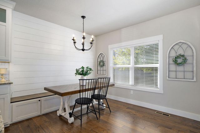 1419 North Rich Hill Circle, Nixa, MO 65714