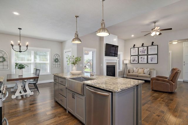 1419 North Rich Hill Circle, Nixa, MO 65714