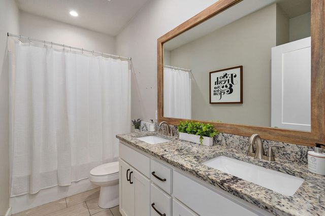 1419 North Rich Hill Circle, Nixa, MO 65714