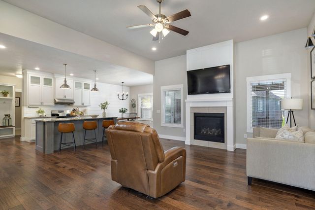 1419 North Rich Hill Circle, Nixa, MO 65714