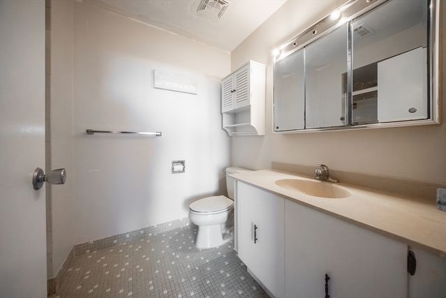 1002 Paradise Rd PHE, Swampscott, MA 01907