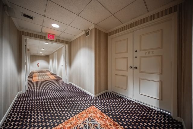 1002 Paradise Rd PHE, Swampscott, MA 01907