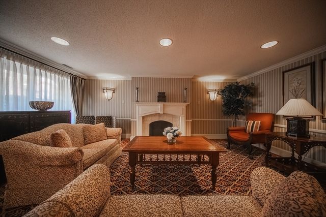 1002 Paradise Rd PHE, Swampscott, MA 01907