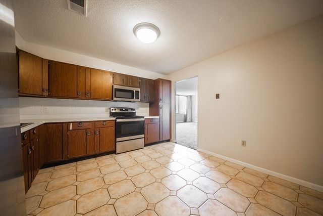 1002 Paradise Rd PHE, Swampscott, MA 01907