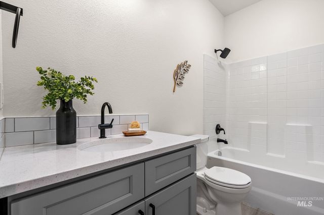 6825 W Ustick, Boise, ID 83704