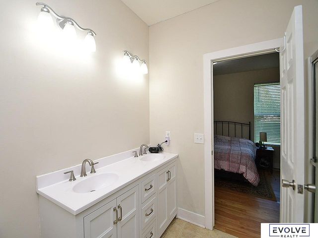 16812 Colony Circle, Omaha, NE 68136