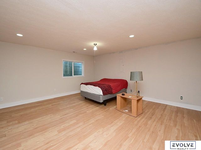 16812 Colony Circle, Omaha, NE 68136