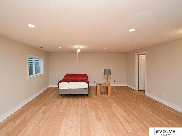 16812 Colony Circle, Omaha, NE 68136