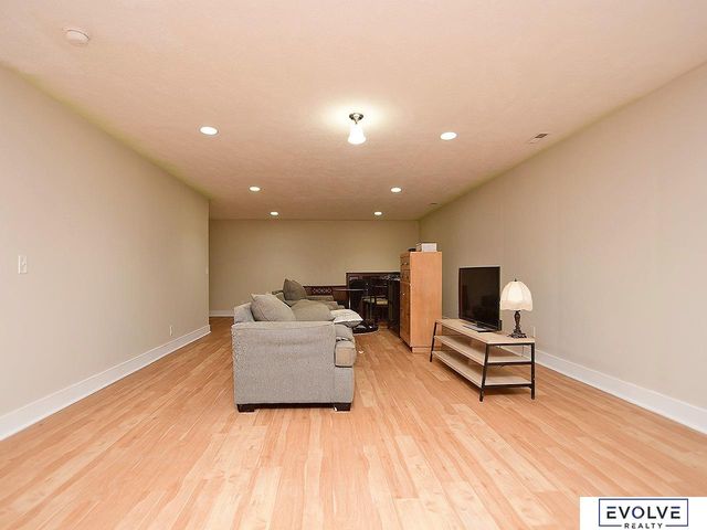 16812 Colony Circle, Omaha, NE 68136