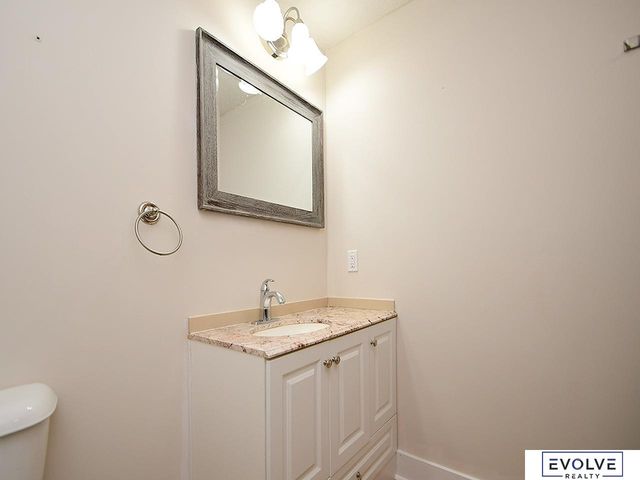 16812 Colony Circle, Omaha, NE 68136