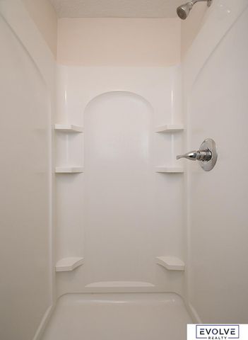 16812 Colony Circle, Omaha, NE 68136