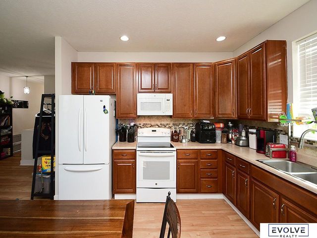 16812 Colony Circle, Omaha, NE 68136