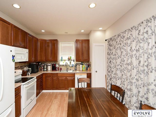 16812 Colony Circle, Omaha, NE 68136