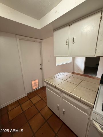 8316 W DEVONSHIRE Avenue, Phoenix, AZ 85037