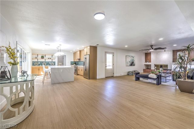 644 Lacy Lane, Las Vegas, NV 89107