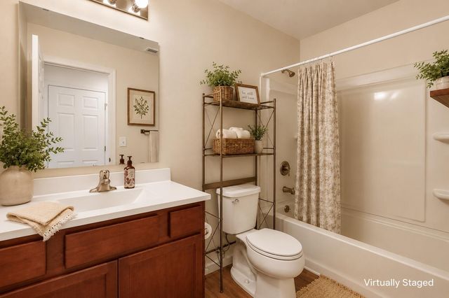 1700 Harper Grove Lane, Vicksburg, MI 49097