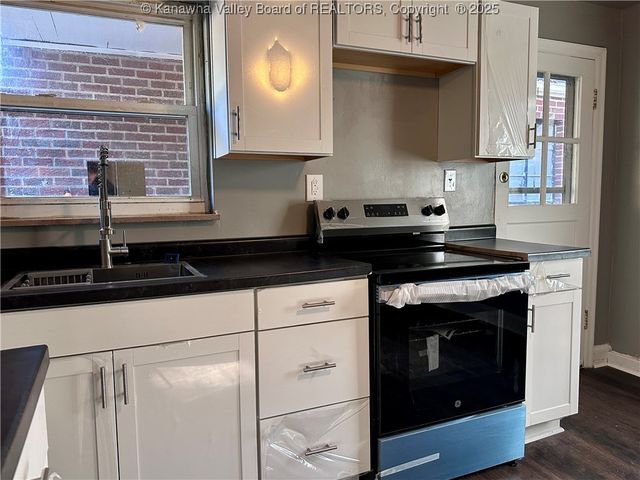 551 Garrison Avenue, Charleston, WV 25302