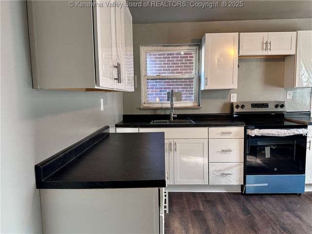 551 Garrison Avenue, Charleston, WV 25302