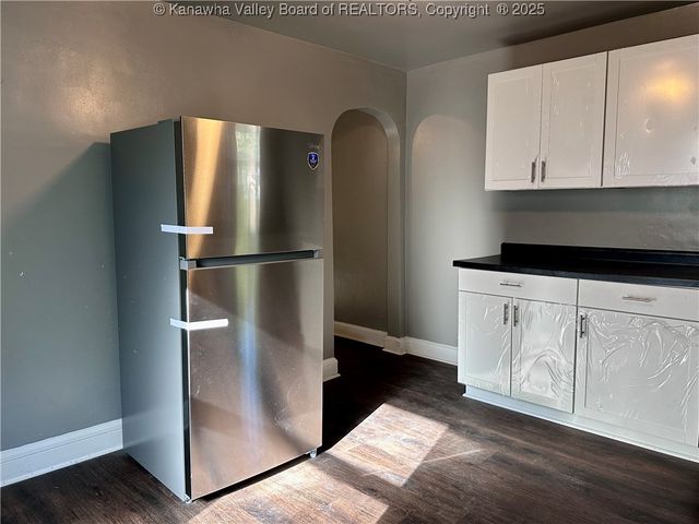 551 Garrison Avenue, Charleston, WV 25302