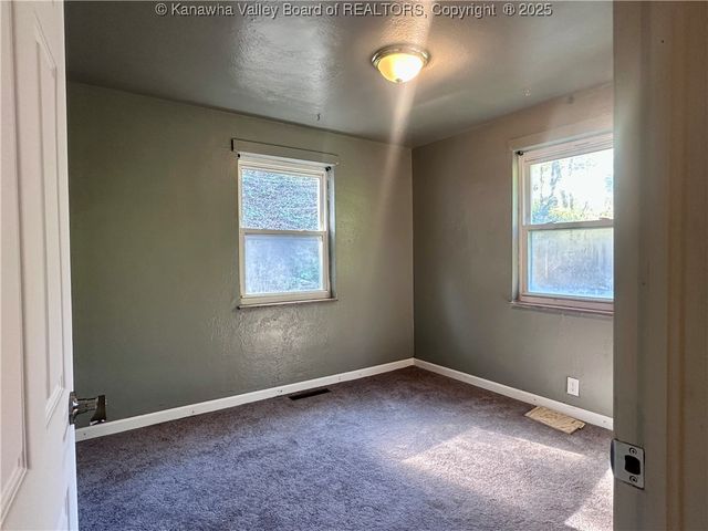 551 Garrison Avenue, Charleston, WV 25302