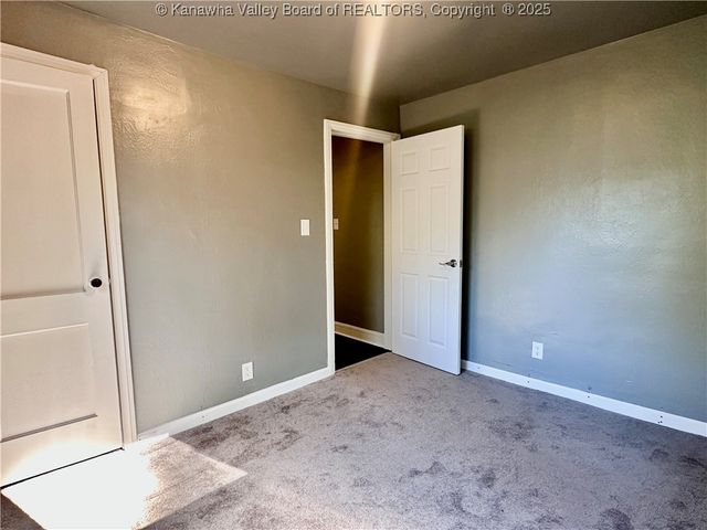 551 Garrison Avenue, Charleston, WV 25302