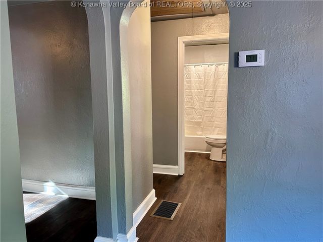 551 Garrison Avenue, Charleston, WV 25302