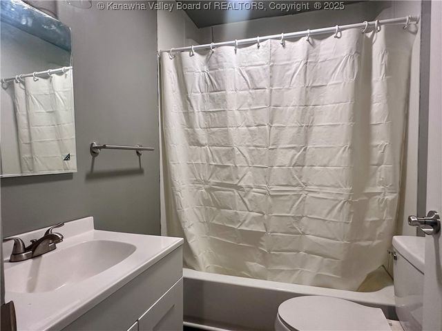 551 Garrison Avenue, Charleston, WV 25302