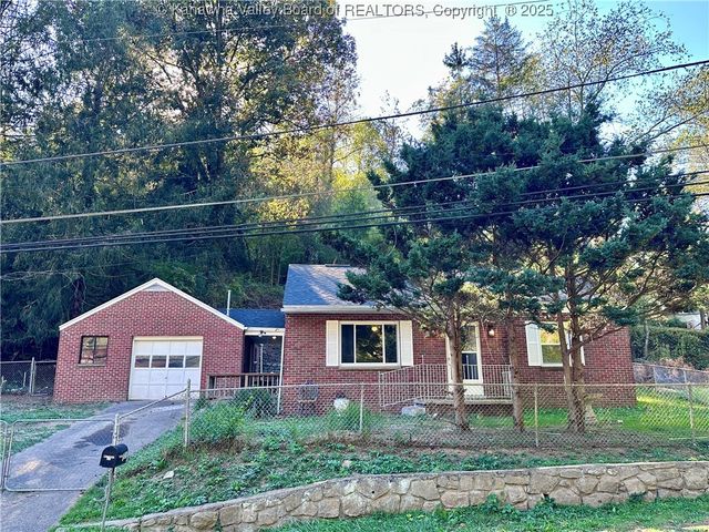 551 Garrison Avenue, Charleston, WV 25302