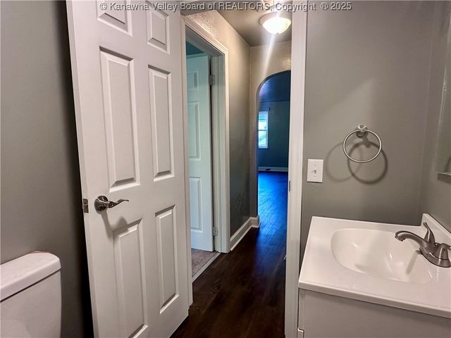 551 Garrison Avenue, Charleston, WV 25302