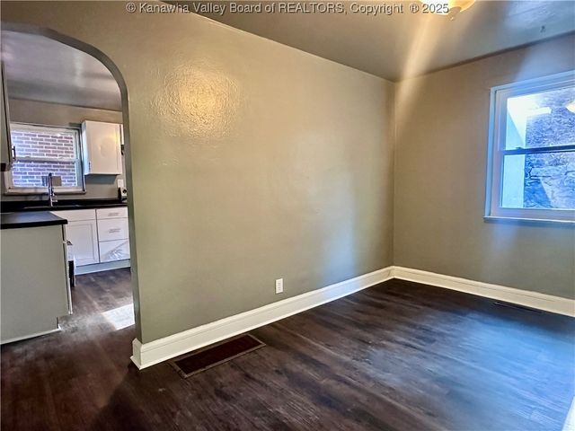 551 Garrison Avenue, Charleston, WV 25302