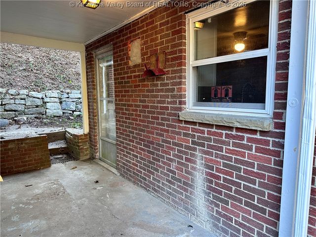 551 Garrison Avenue, Charleston, WV 25302