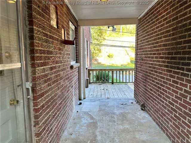 551 Garrison Avenue, Charleston, WV 25302