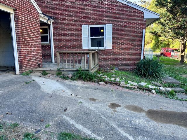 551 Garrison Avenue, Charleston, WV 25302