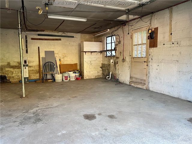 551 Garrison Avenue, Charleston, WV 25302