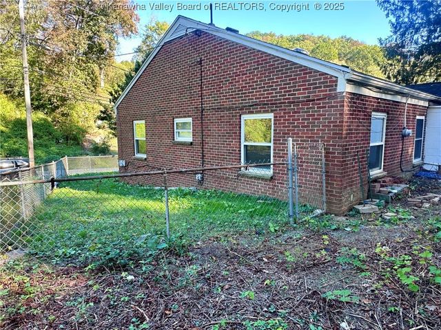 551 Garrison Avenue, Charleston, WV 25302