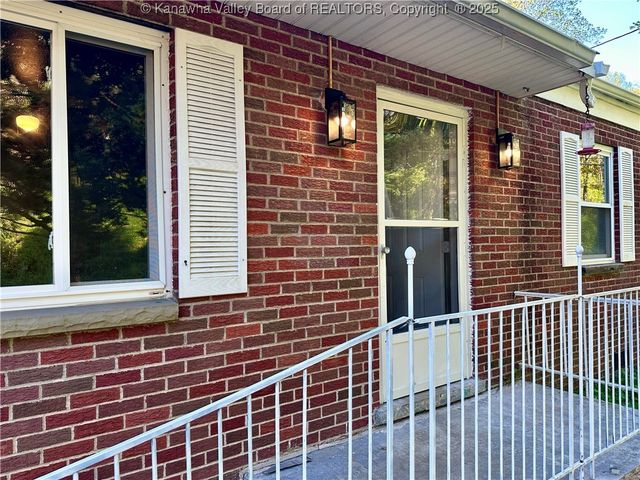 551 Garrison Avenue, Charleston, WV 25302