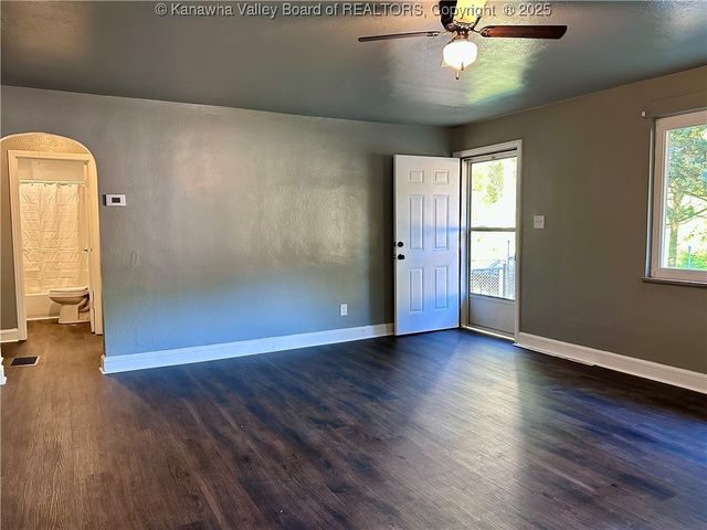 551 Garrison Avenue, Charleston, WV 25302