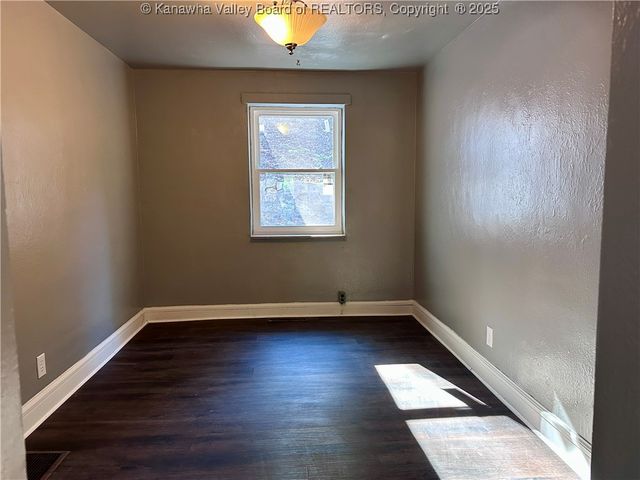 551 Garrison Avenue, Charleston, WV 25302