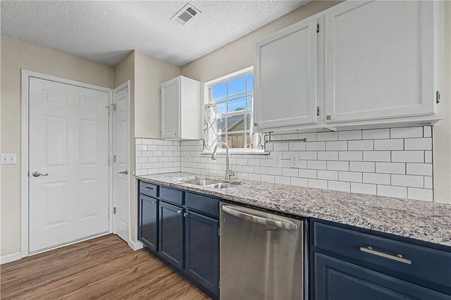 1100 Tunbridge Drive, Bentonville, AR 72712