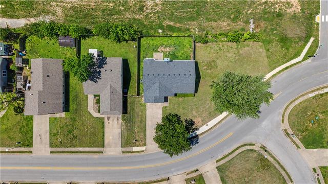 1100 Tunbridge Drive, Bentonville, AR 72712