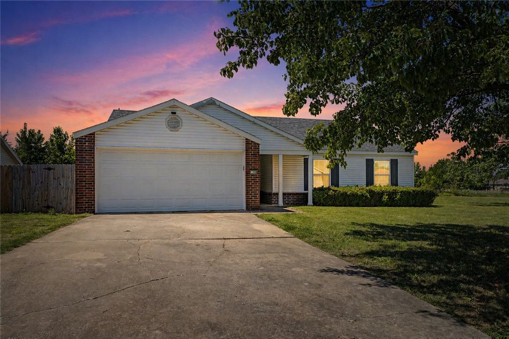 1100 Tunbridge Drive, Bentonville, AR 72712